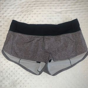 LULULEMON SHORTS SIZE 6 (speed up 2.5)